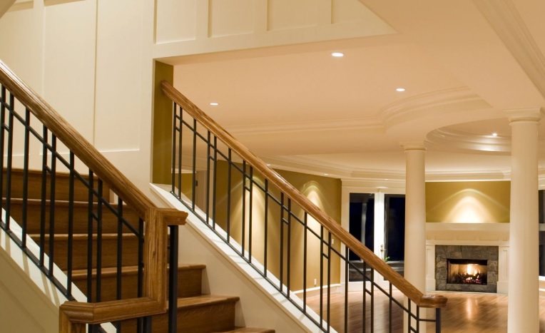 Schody drewniane z podświetleniem LED – jak osiągnąć efekt modern?