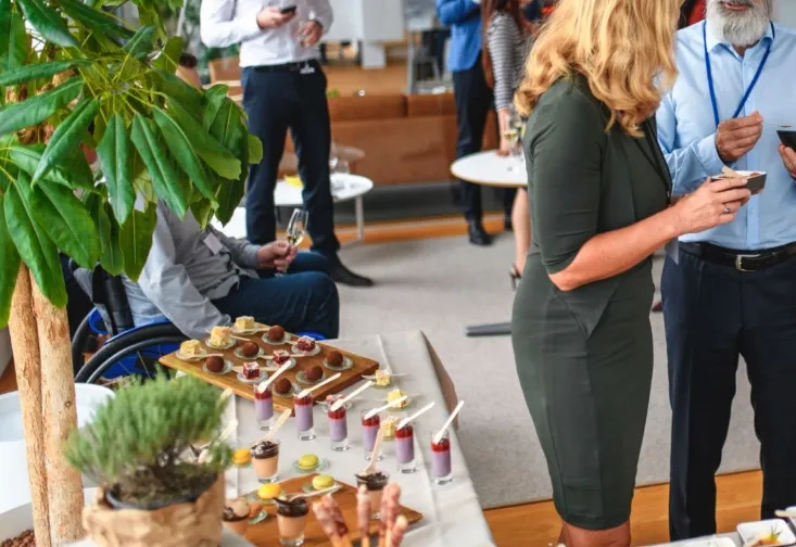 Jak imprezy firmowe w Bieszczadach wpływają na kreatywność pracowników?