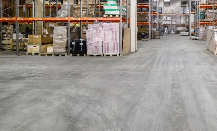 W jaki sposób plan konserwacji wpływa na bezpieczeństwo i ekonomię użytkowania posadzki przemysłowej